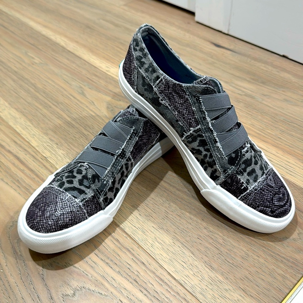 Gray Snake Print Blowfish Malibu Canvas Shoes Size 8